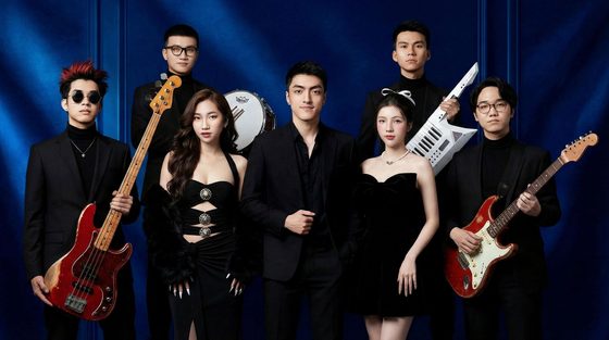 Luna biểu diễn — khoảnh khắc 1