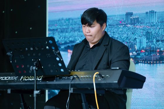 Luna biểu diễn — khoảnh khắc 5