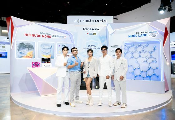 Luna biểu diễn — khoảnh khắc 8